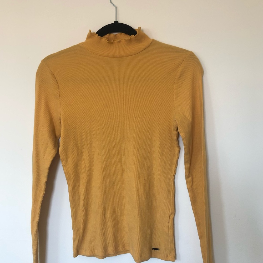 Hollister lettuce-trim mock neck